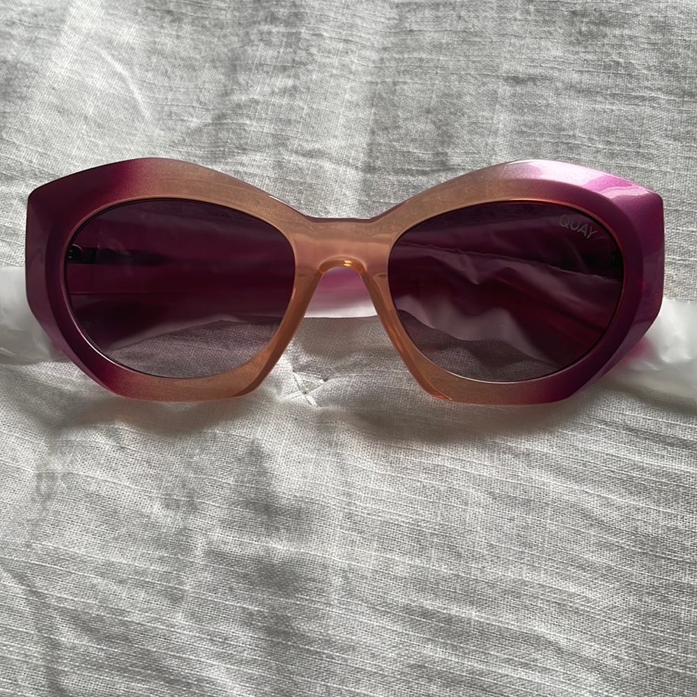 NWT QUAY Real Me Sunglasses